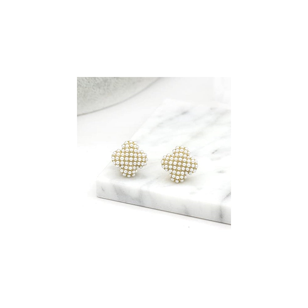 Aretes de perlas de imitación con forma de racimo de flores