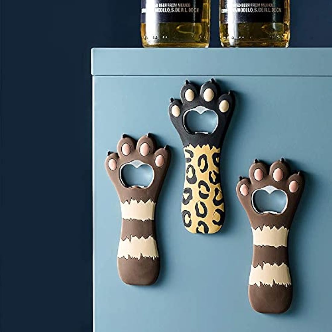 Bonito imán abrebotellas con forma de pata de gato