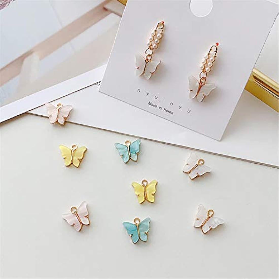 Dijes y medallas de mariposa por 30 piezas
