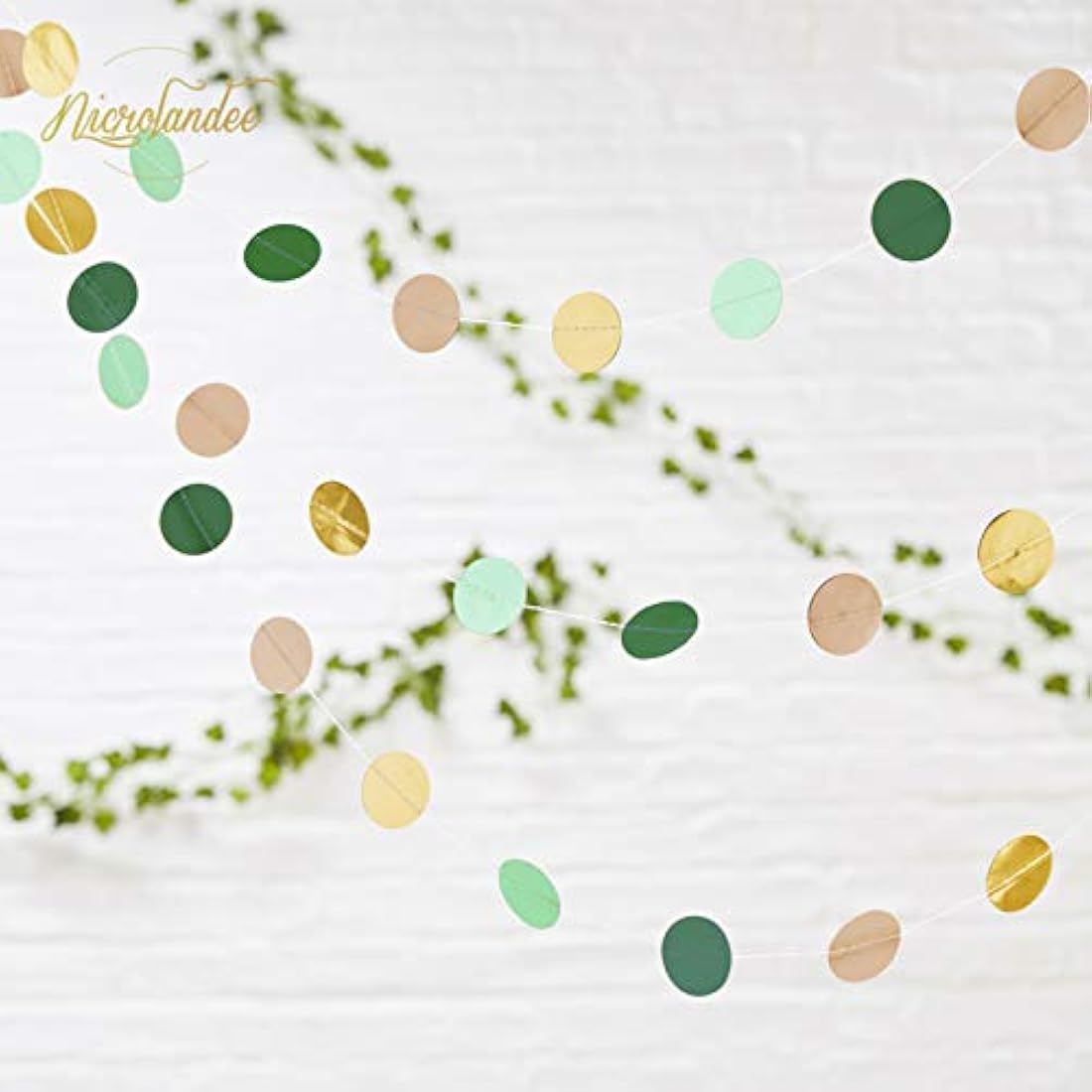 Guirnalda de papel con puntos verdes de bosque para colgar