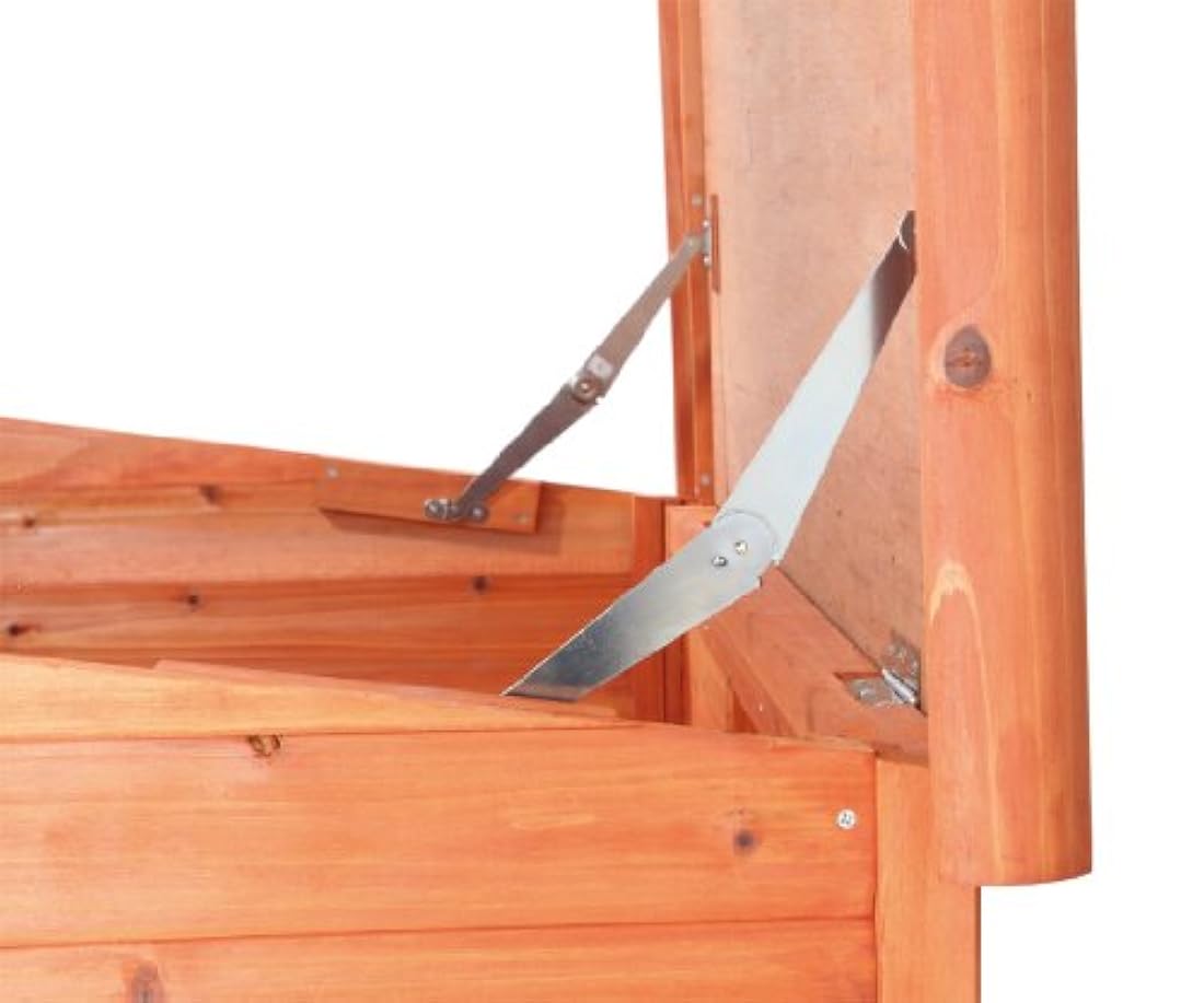 Casa de perro de madera clásica al aire libre