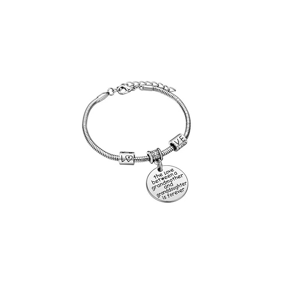 Pulseras y tobilleras con la frase “Love between”