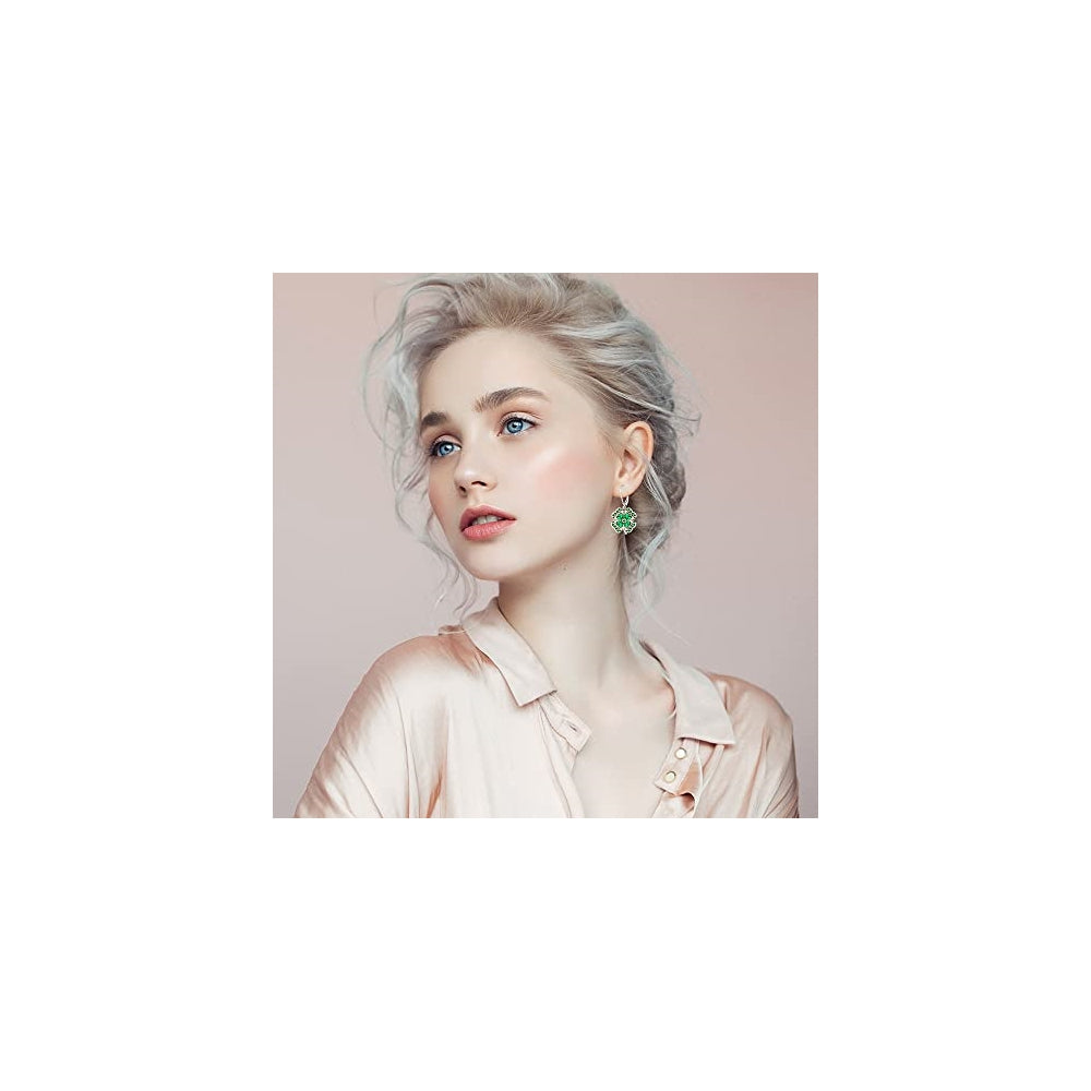 Aretes de trébol de plata con diseño para mujeres