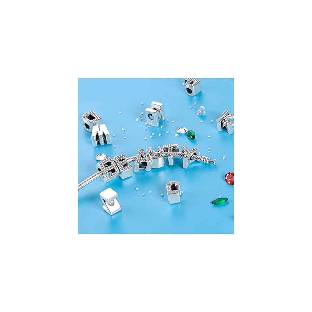 Dijes y Medallas con inicial del alfabeto