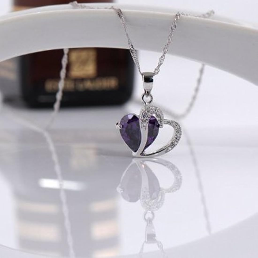 Collar colgante con forma de corazón de cristales