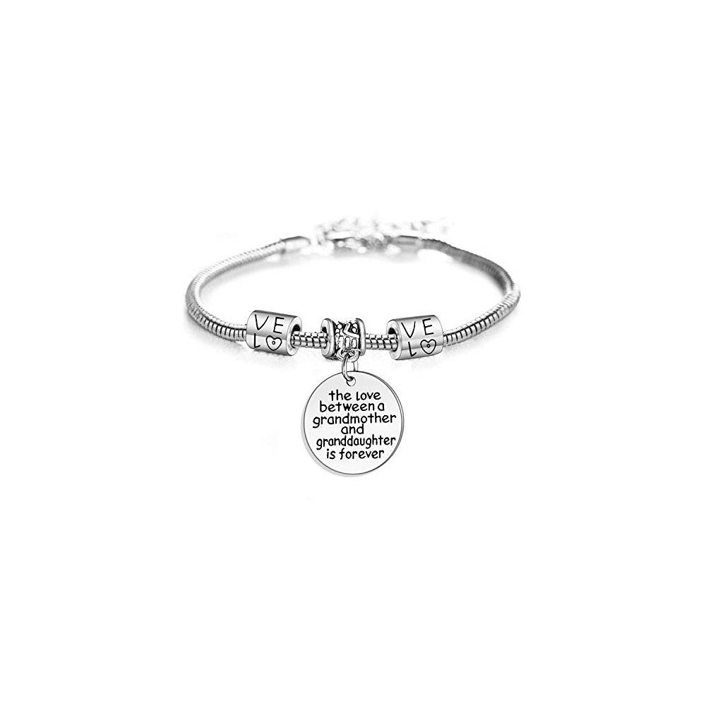 Pulseras y tobilleras con la frase “Love between”