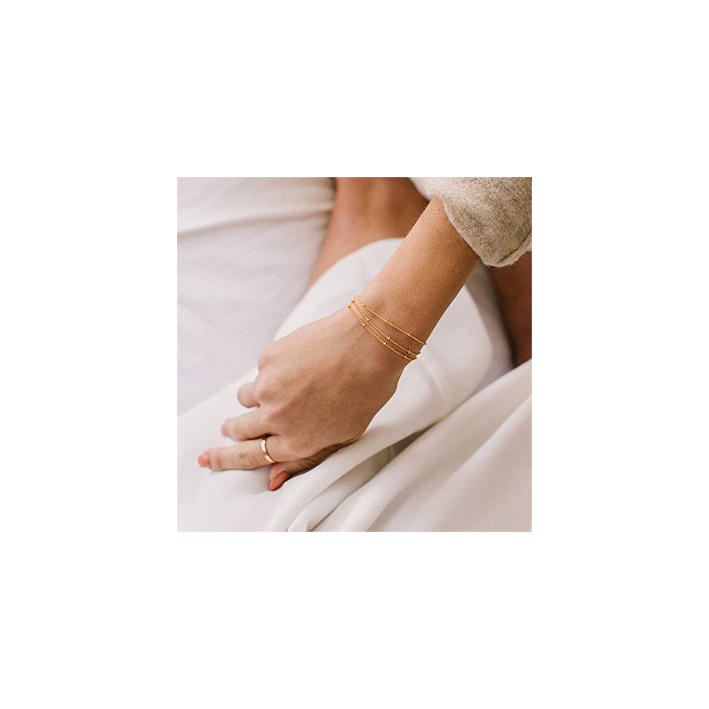 Pulseras y tobilleras de perlas pequeñas dorada