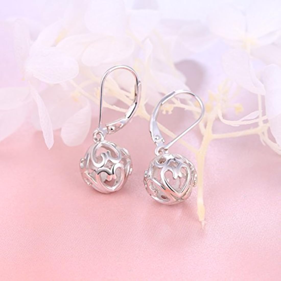 Pendientes colgantes de plata con forma de corazón