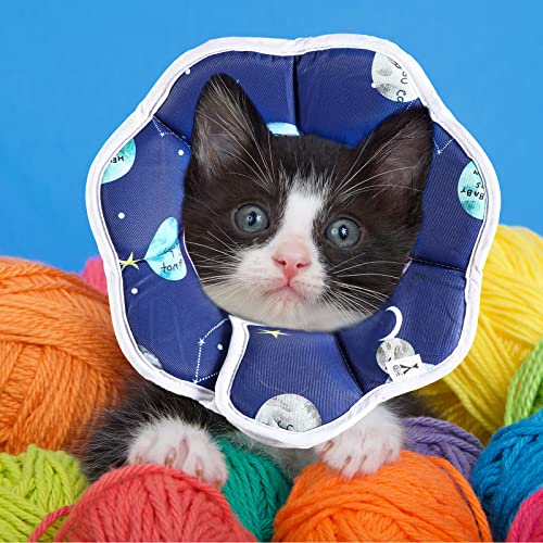 Collar de recuperación ajustable impermeable para gatos con cono de algodón suave y protección postoperatoria, cuello de cono azul cielo estrellado, collar de gato cómodo protector para mascotas para gatos, gatitos y perros