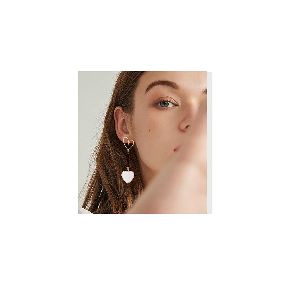 Aretes colgantes con forma de corazón chapados en oro