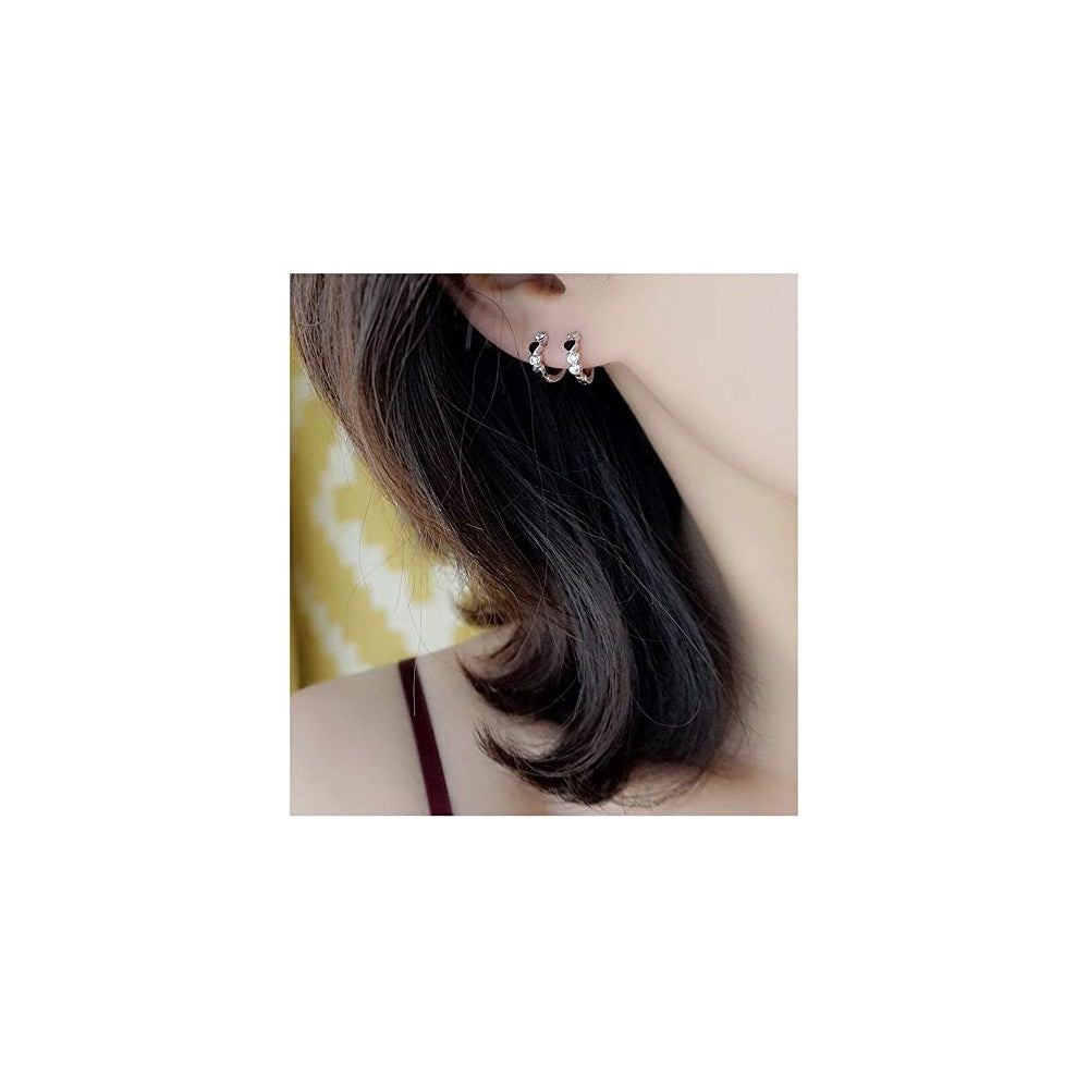 Aros de argolla pequeños con diseño de doble corazón