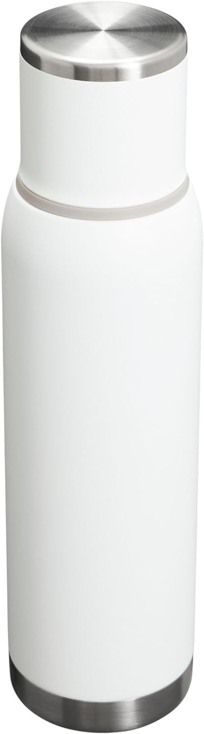 Vaso de viaje aislado Adventure to Go.