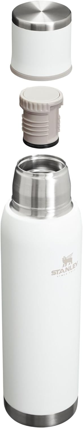 Vaso de viaje aislado Adventure to Go.