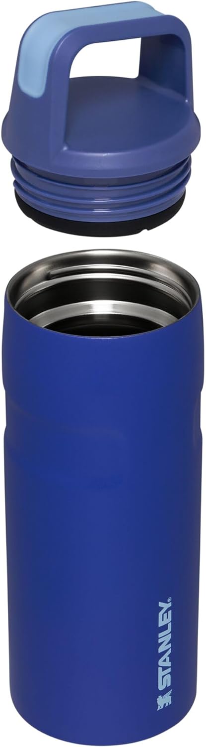 Botella de agua con tapa IceFlow™ y asa de transporte