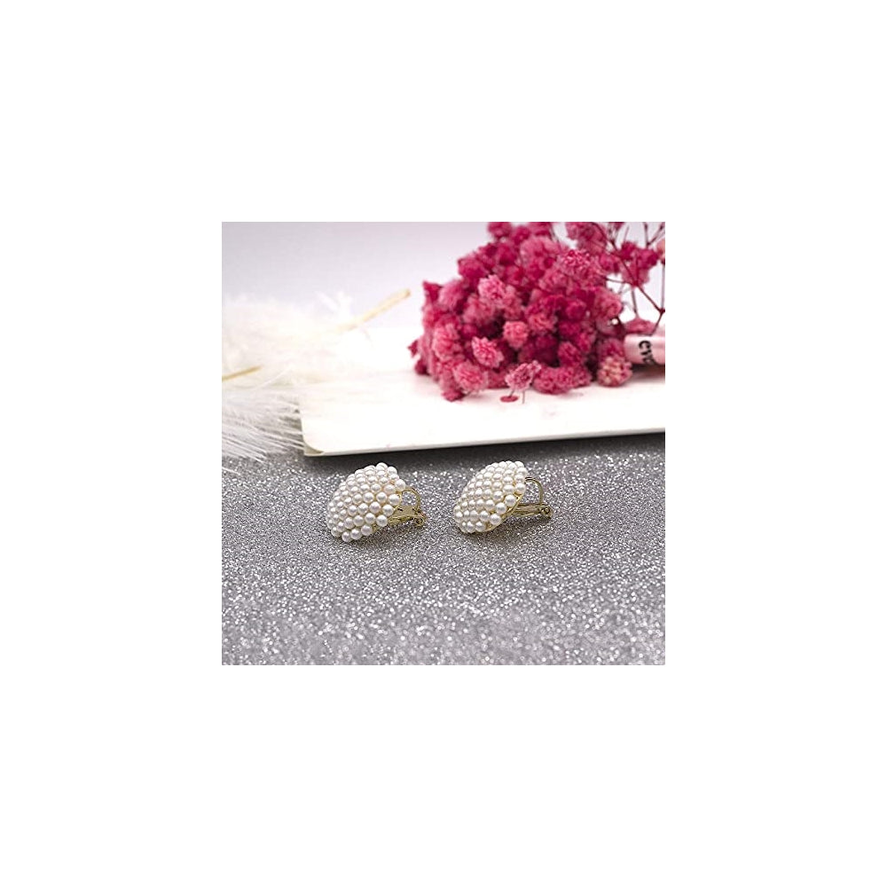 Aretes de perlas de imitación con forma de racimo