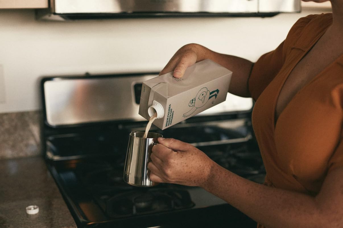 Minor Figures - Leche de avena - Orgánica - Barista Standard - 32 oz - Paquete de 6 - Sin OMG - A base de plantas - Vegano - Sin lácteos - Sin conservación - Sin azúcar