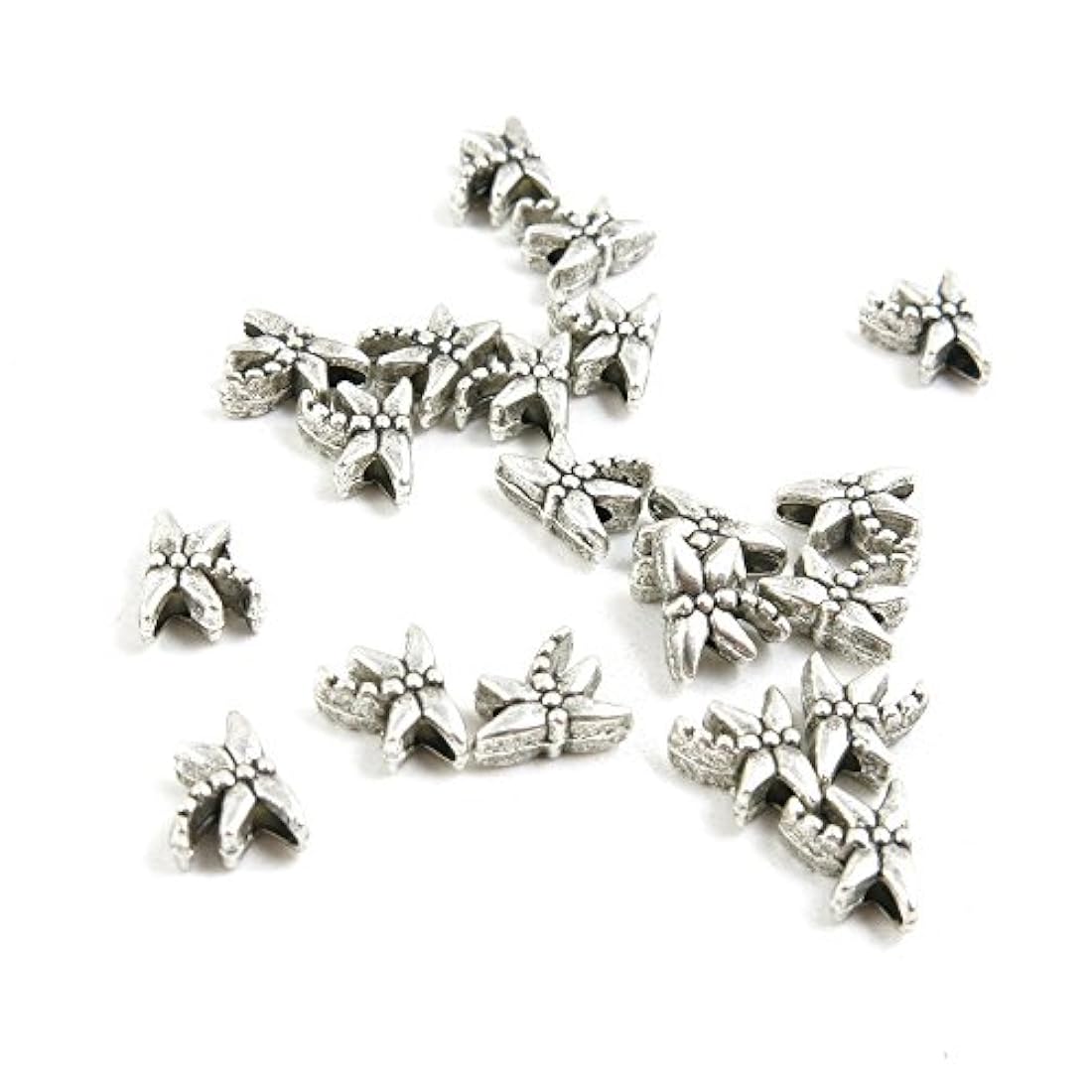 Dijes y Medallas 150 piezas de joyería