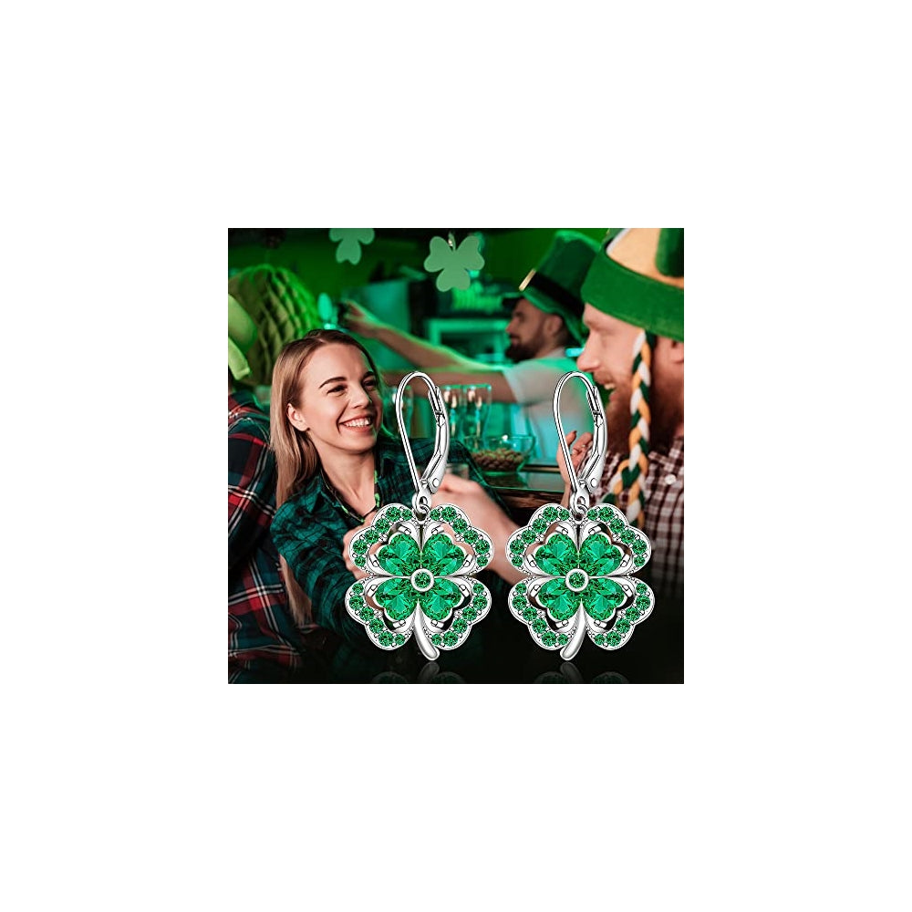 Aretes de trébol de plata con diseño para mujeres