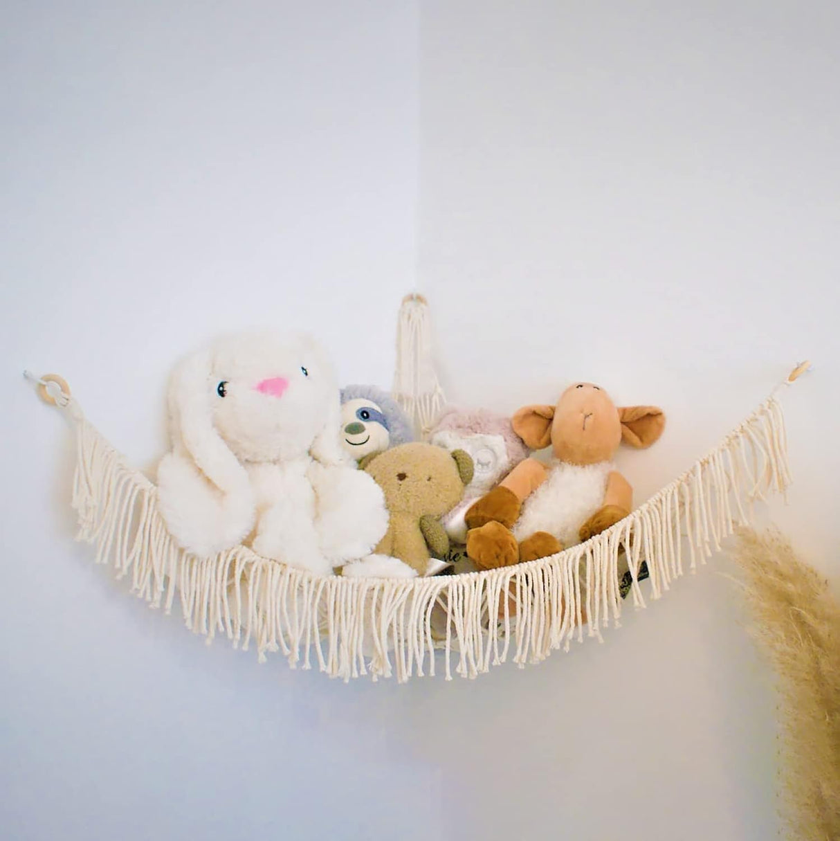 Hamaca Macramé para Peluches - Organizador Esquinero con Borlas