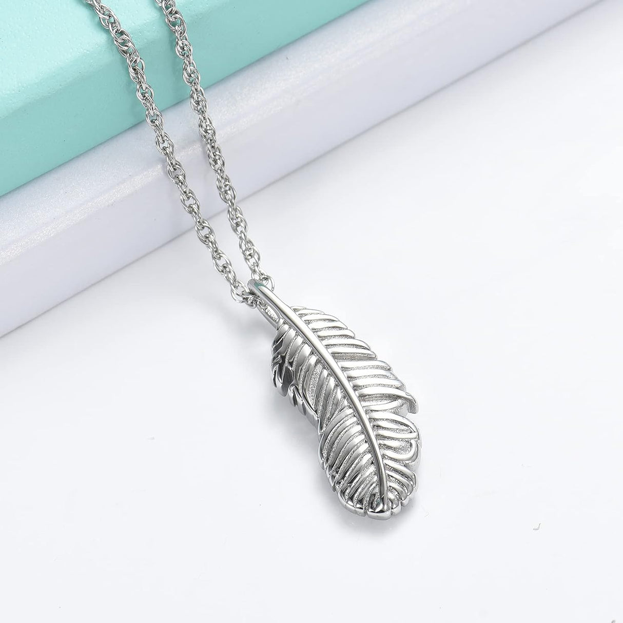 Collar de urna de ala de plumas para cenizas de recuerdo