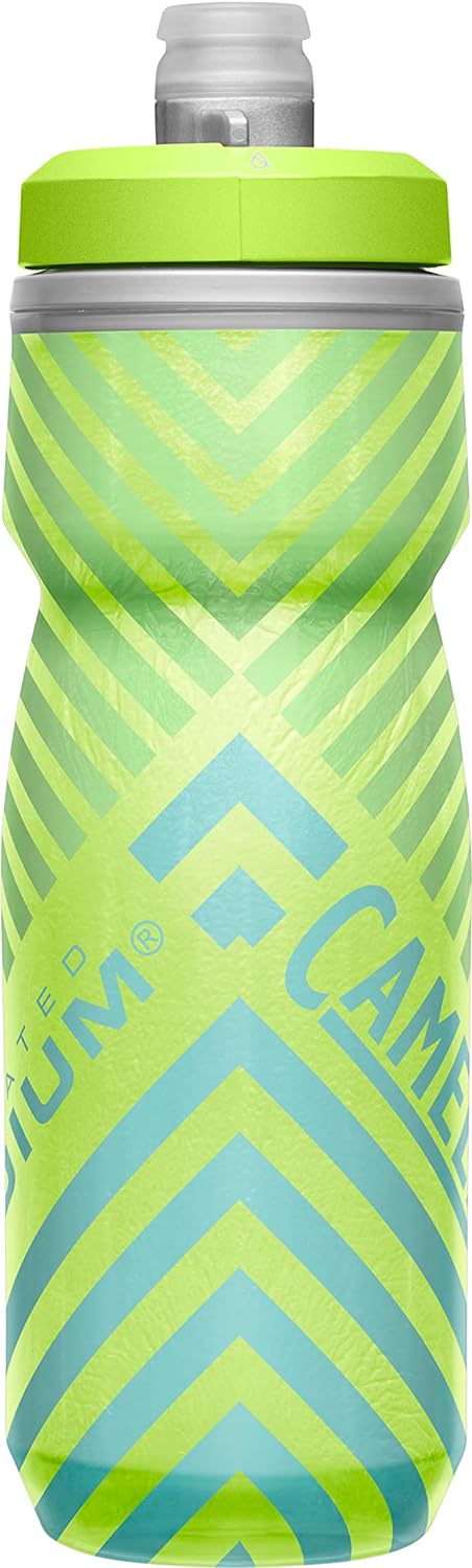 CamelBak Podium Chill Botella de agua aislada para bicicleta, botella fácil de apretar, se adapta a la mayoría de jaulas de bicicleta, 21 onzas, rayas limas/azules
