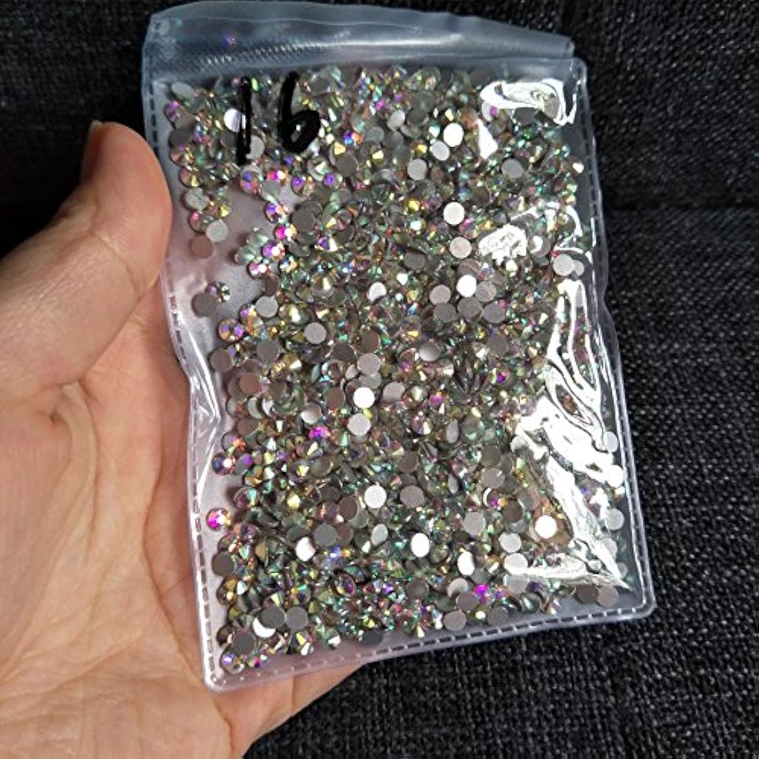 Esmalte de uñas con cristales AB redondos para manualidades.