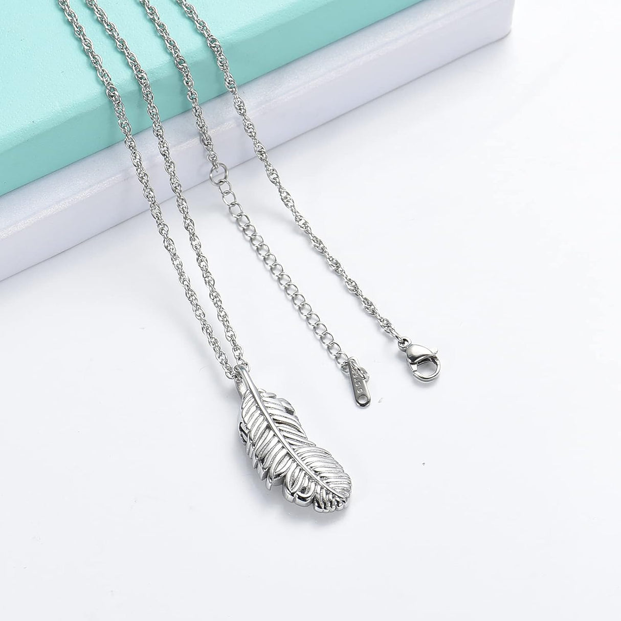 Collar de urna de ala de plumas para cenizas de recuerdo