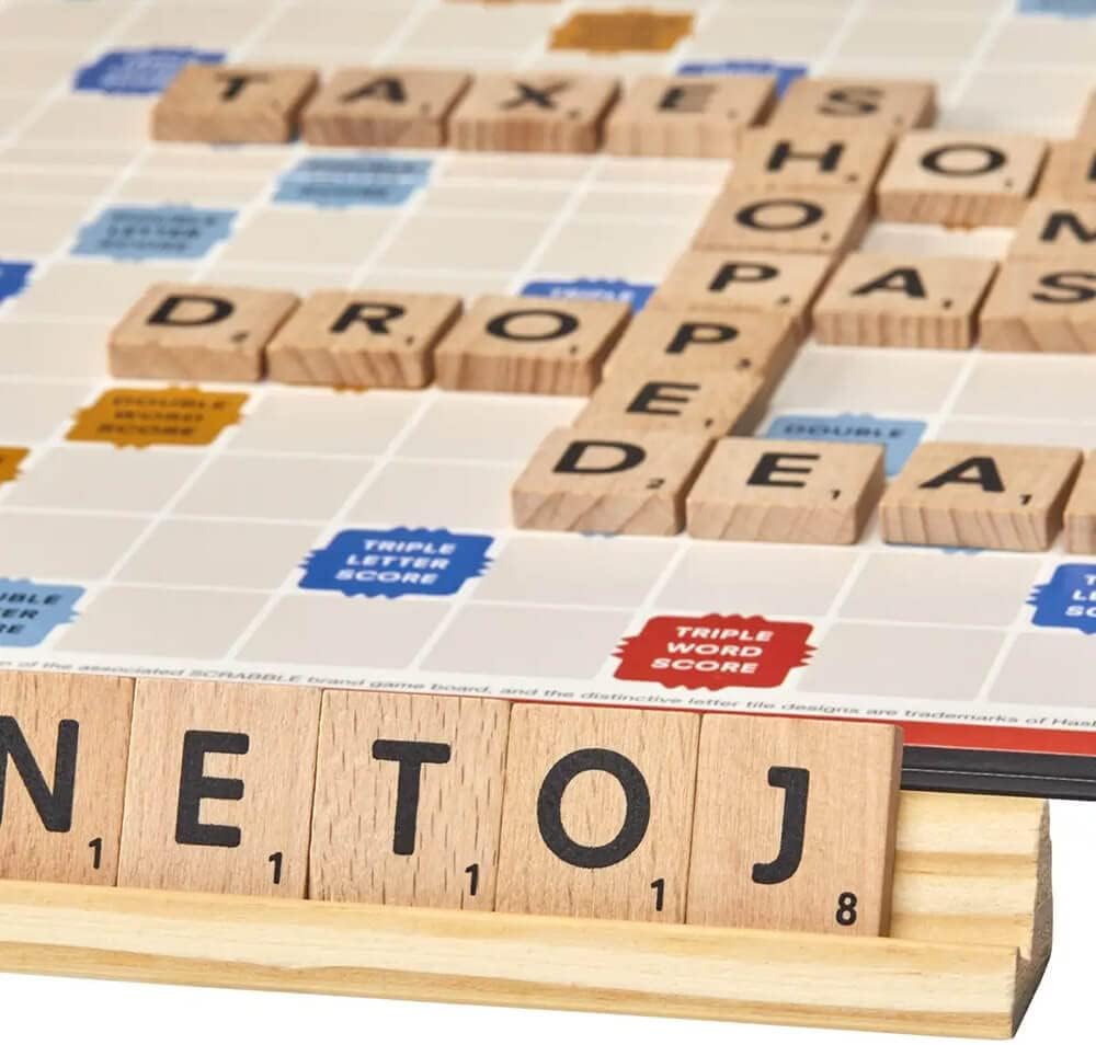 Juego de palabras Scrabble de Hasbro, clásico para 2-4 jugadores