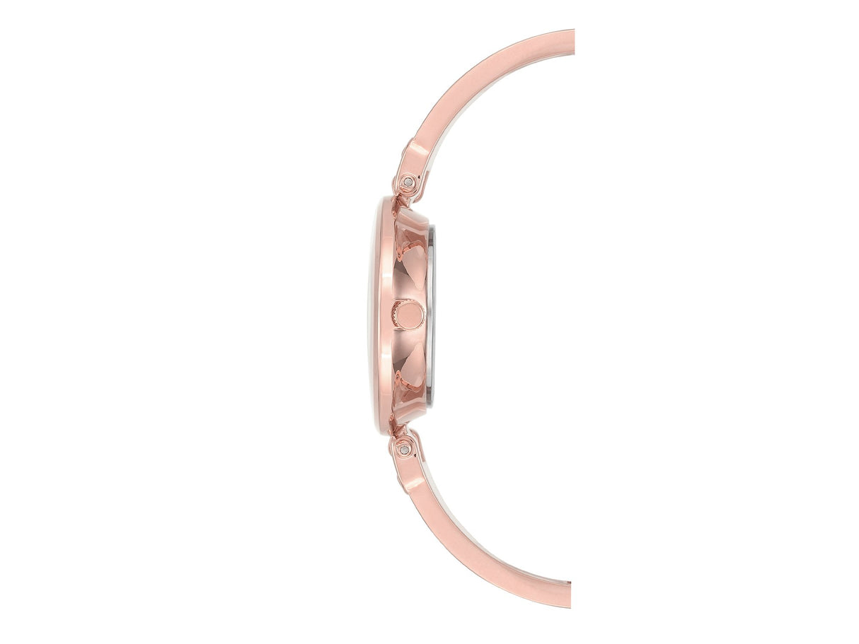 Reloj con brazalete marmoleado en tono dorado rosa