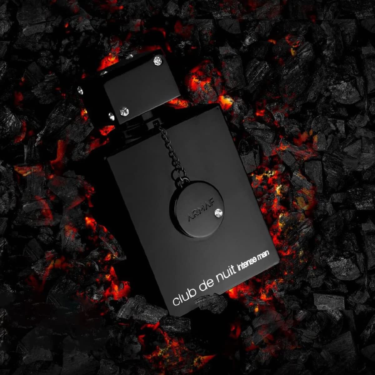 Eau de Toilette Intenso y Picante Amaderado Club De Nuit Intense Man