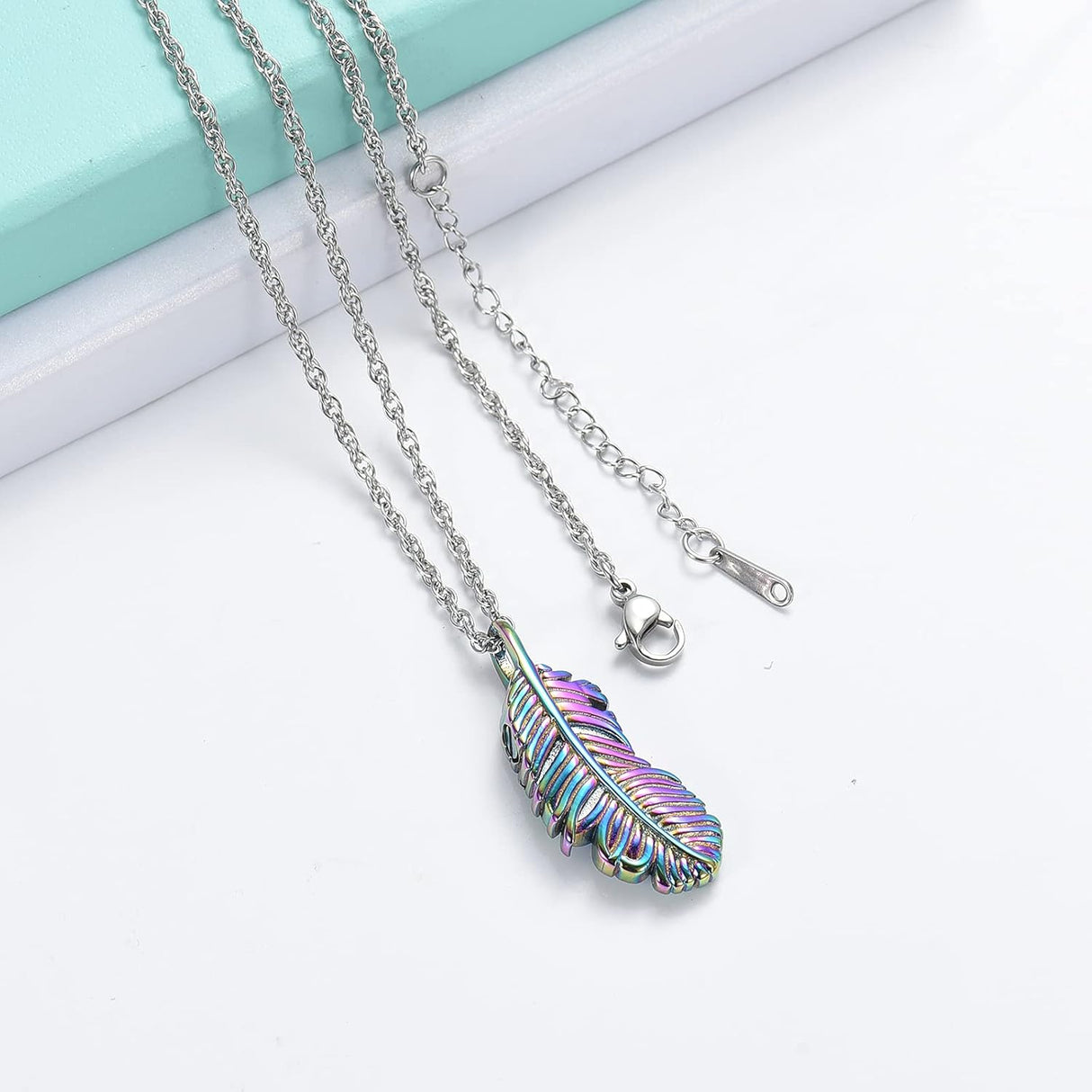 Collar de urna de ala de plumas shajwo para cenizas, Lila