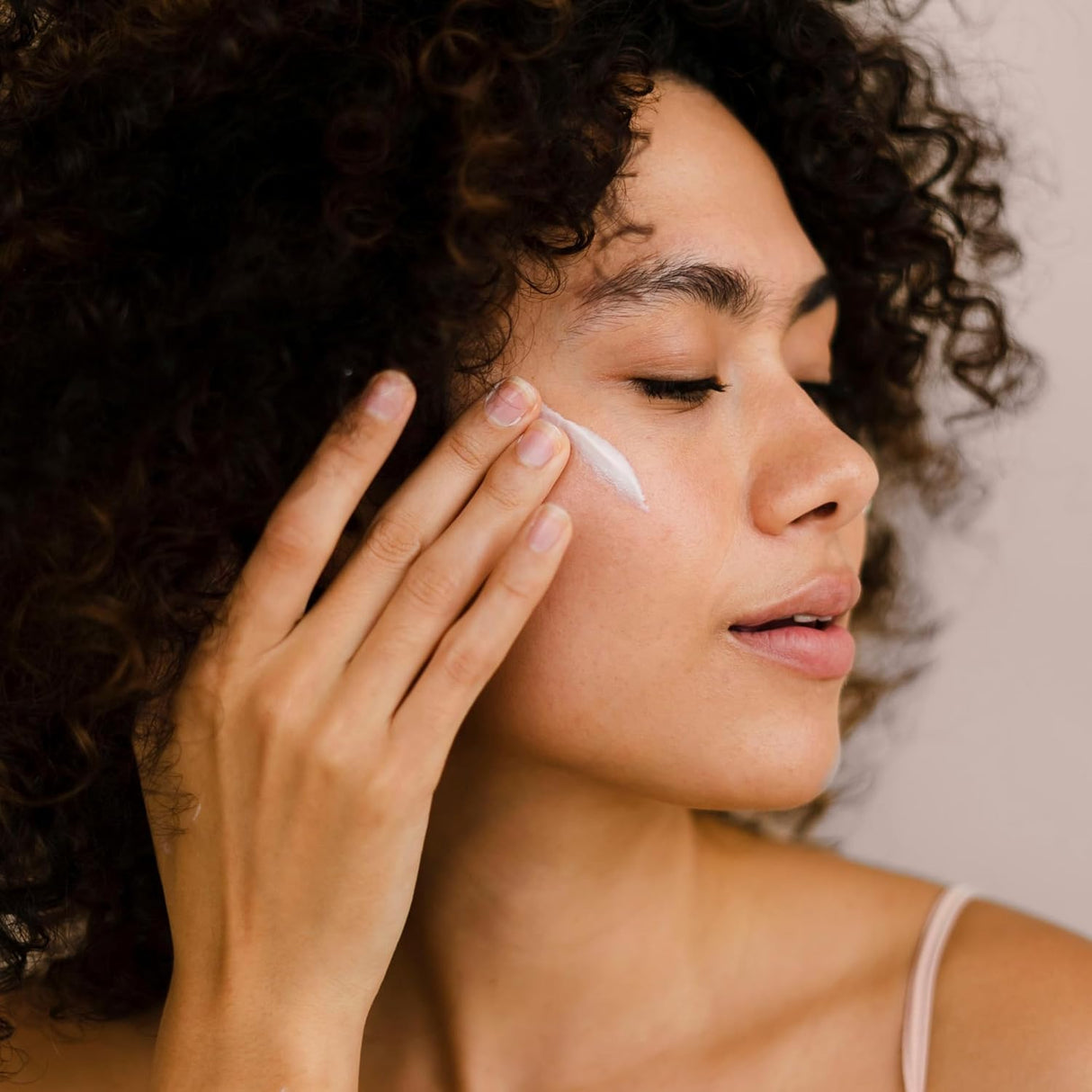 Crema Hidratante Facial Vegana Iluminadora con Agua de Arroz