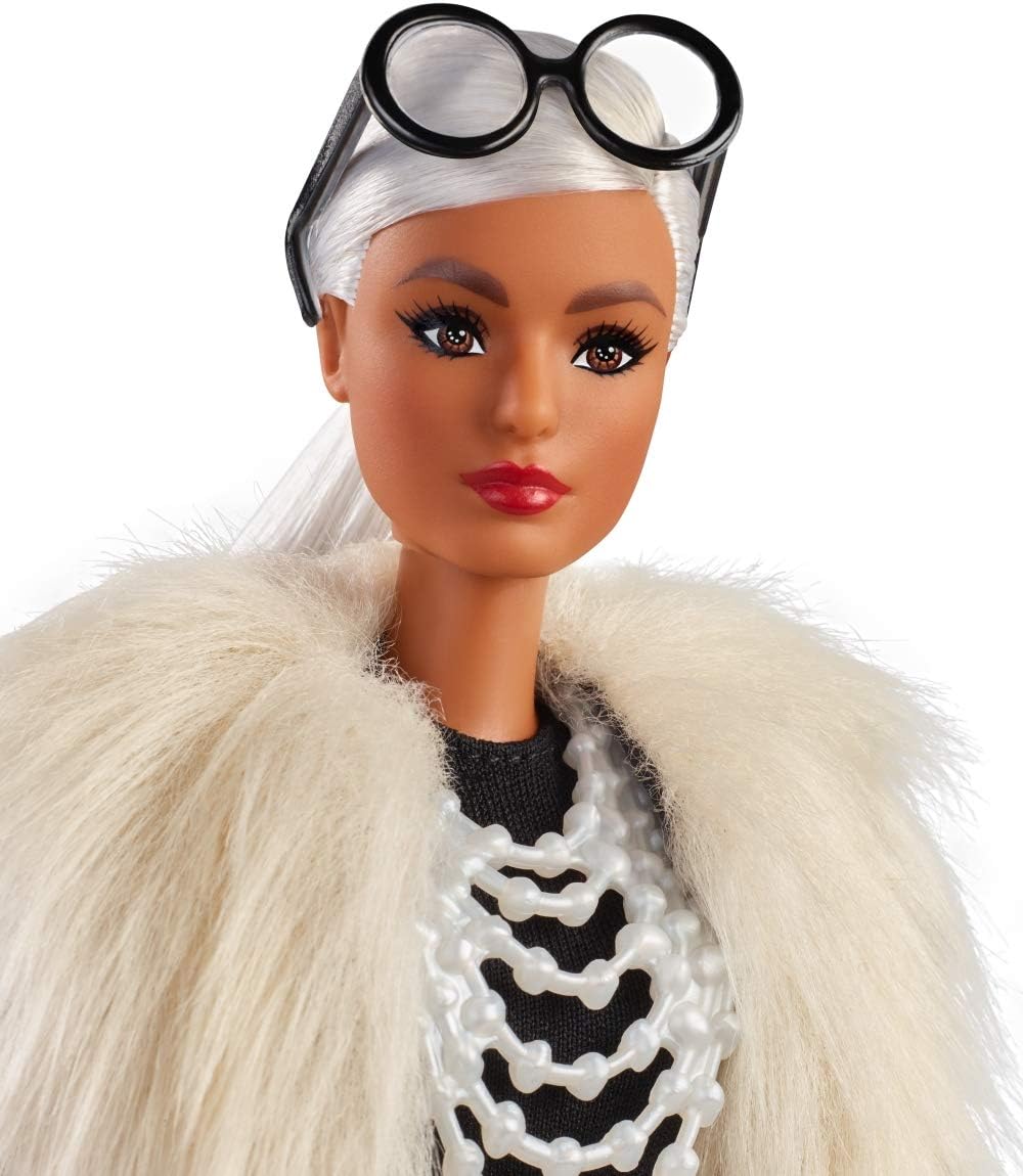 Muñeca Barbie Coleccionista Estilizada por Iris Apfel con Chaleco y Accesorios