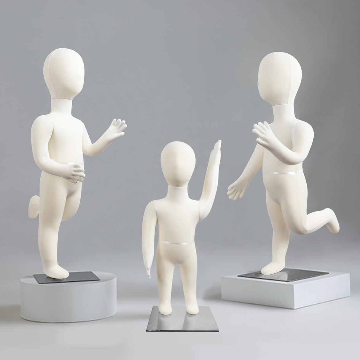 Maniquí Bebé con Brazos y Piernas Flexibles - Base Metálica