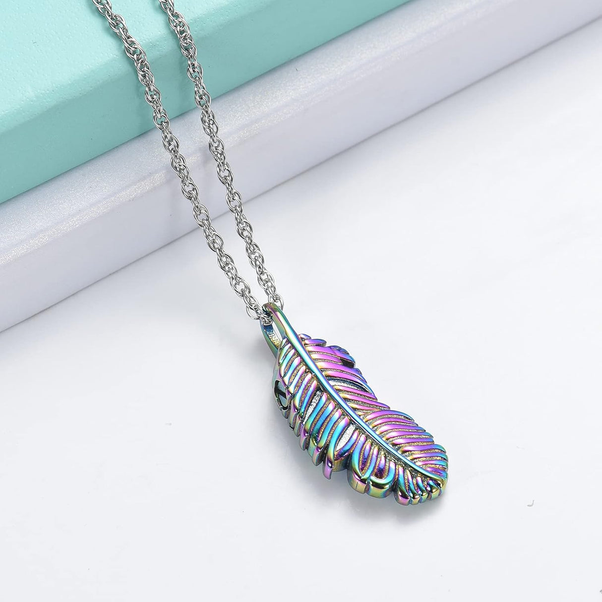 Collar de urna de ala de plumas shajwo para cenizas, Lila