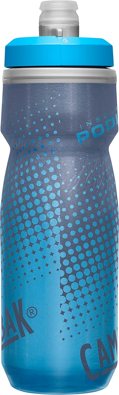CamelBak Podium Chill Botella de agua aislada para bicicleta, botella fácil de apretar, se adapta a la mayoría de jaulas de bicicleta, 21 onzas, punto azul
