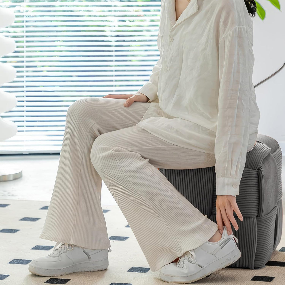 Otomanas Cuadradas Suaves de Diseño de Corduroy