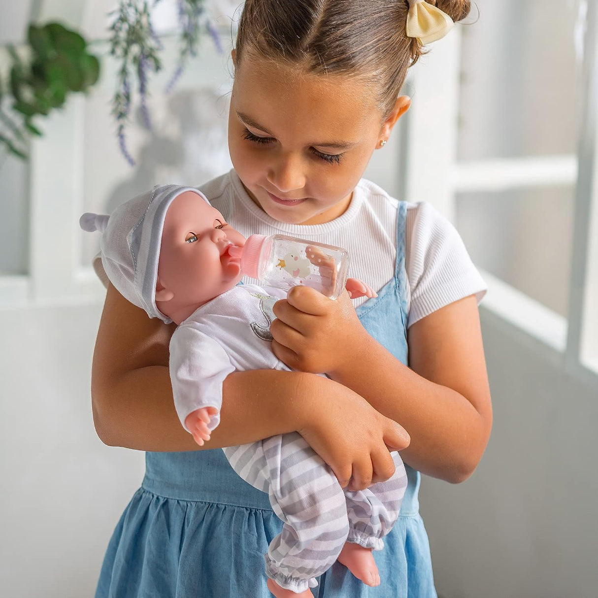 Muñeca suave de 15 JC Toys con ojos abiertos/cerrados, 30036