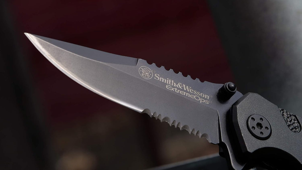Cuchillo plegable Extreme Ops de alta resistencia