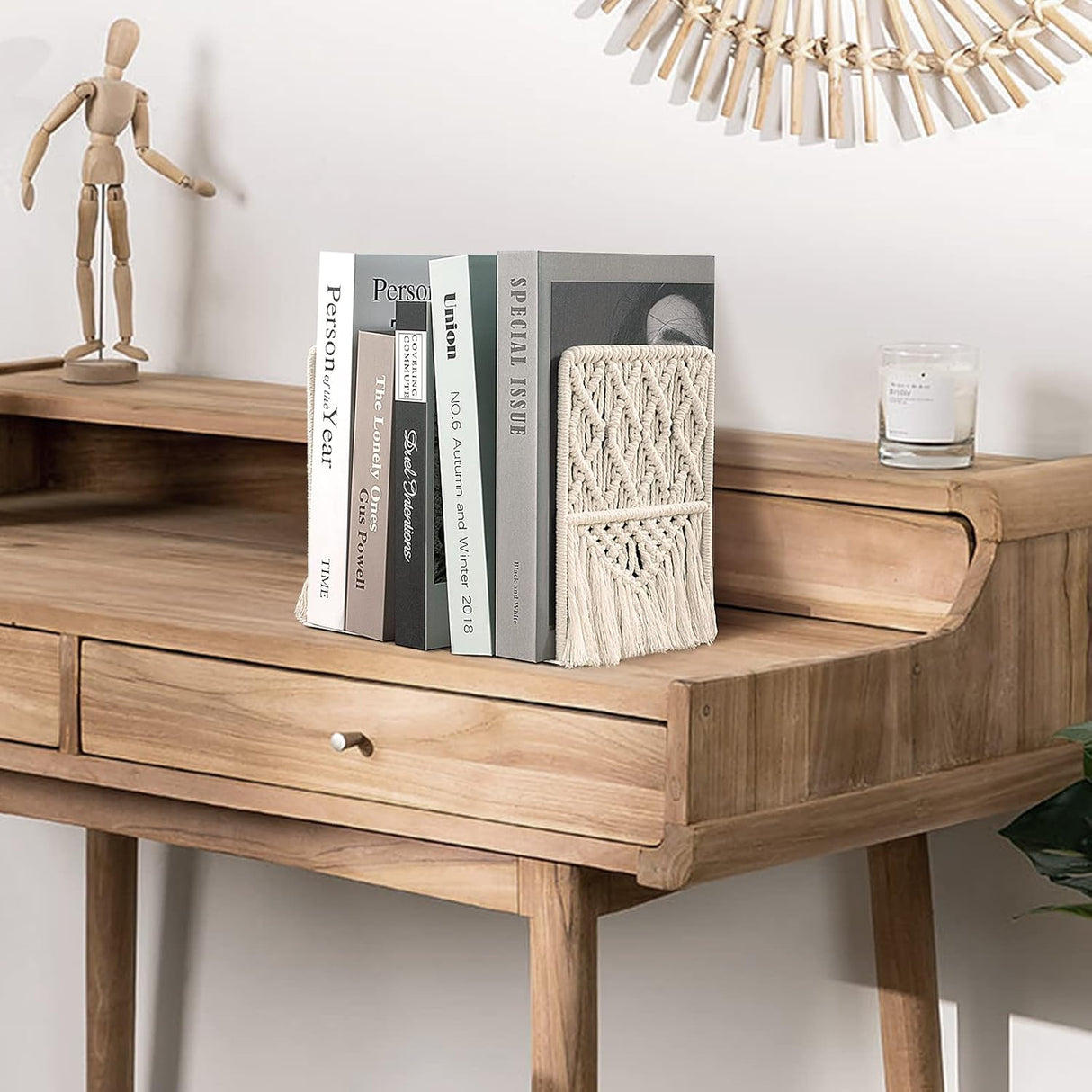 Sujetalibros de macramé bohemio con borlas extremos de metal