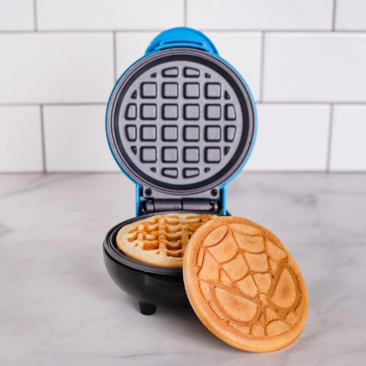 Mini Waffle Maker Spider-Man - Uncanny Brands, Marvel Kitchen