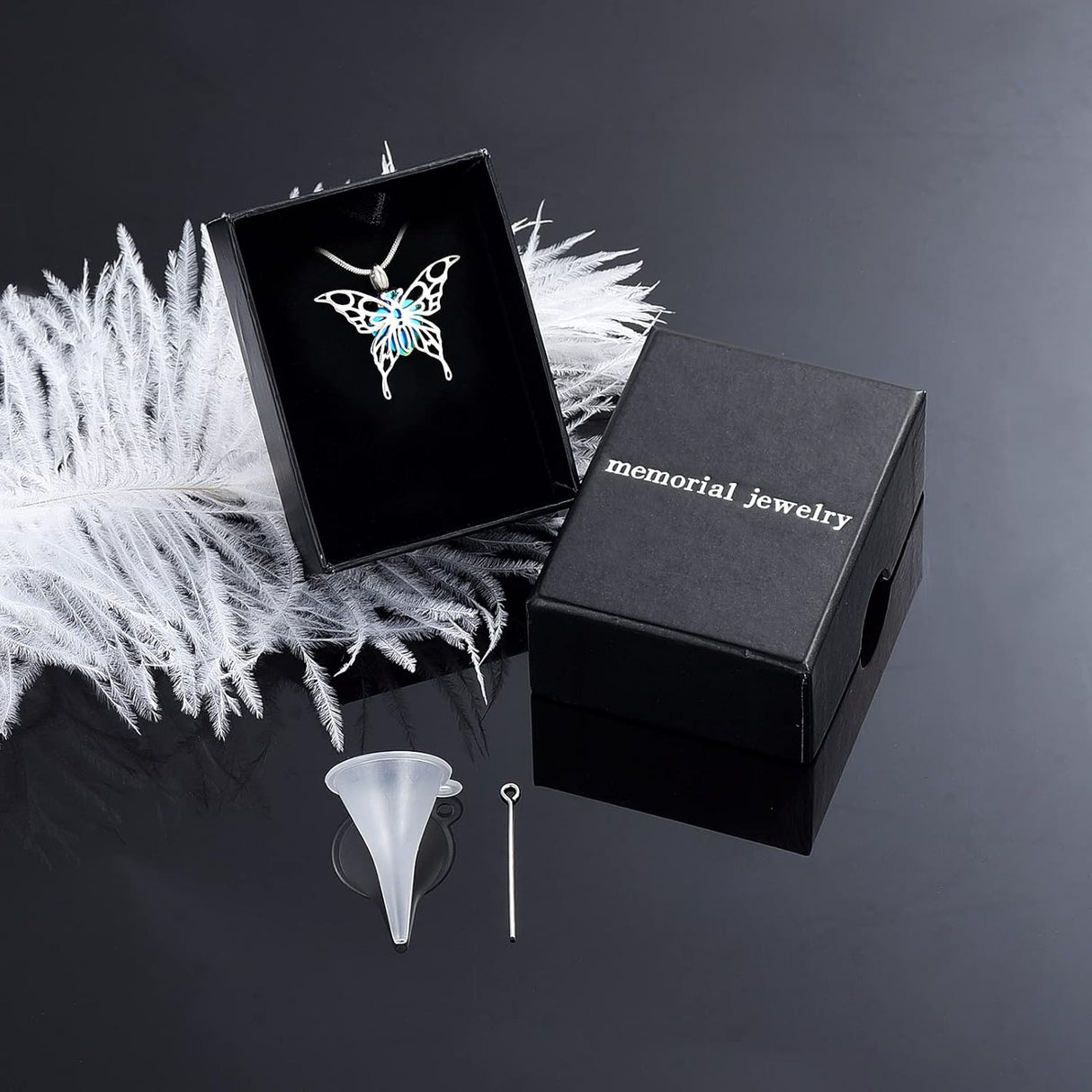 Collar de urna de cremación con alas de mariposa