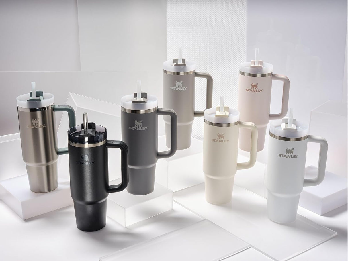 Vaso aislado al vacío de metal con tapa y popote para agua