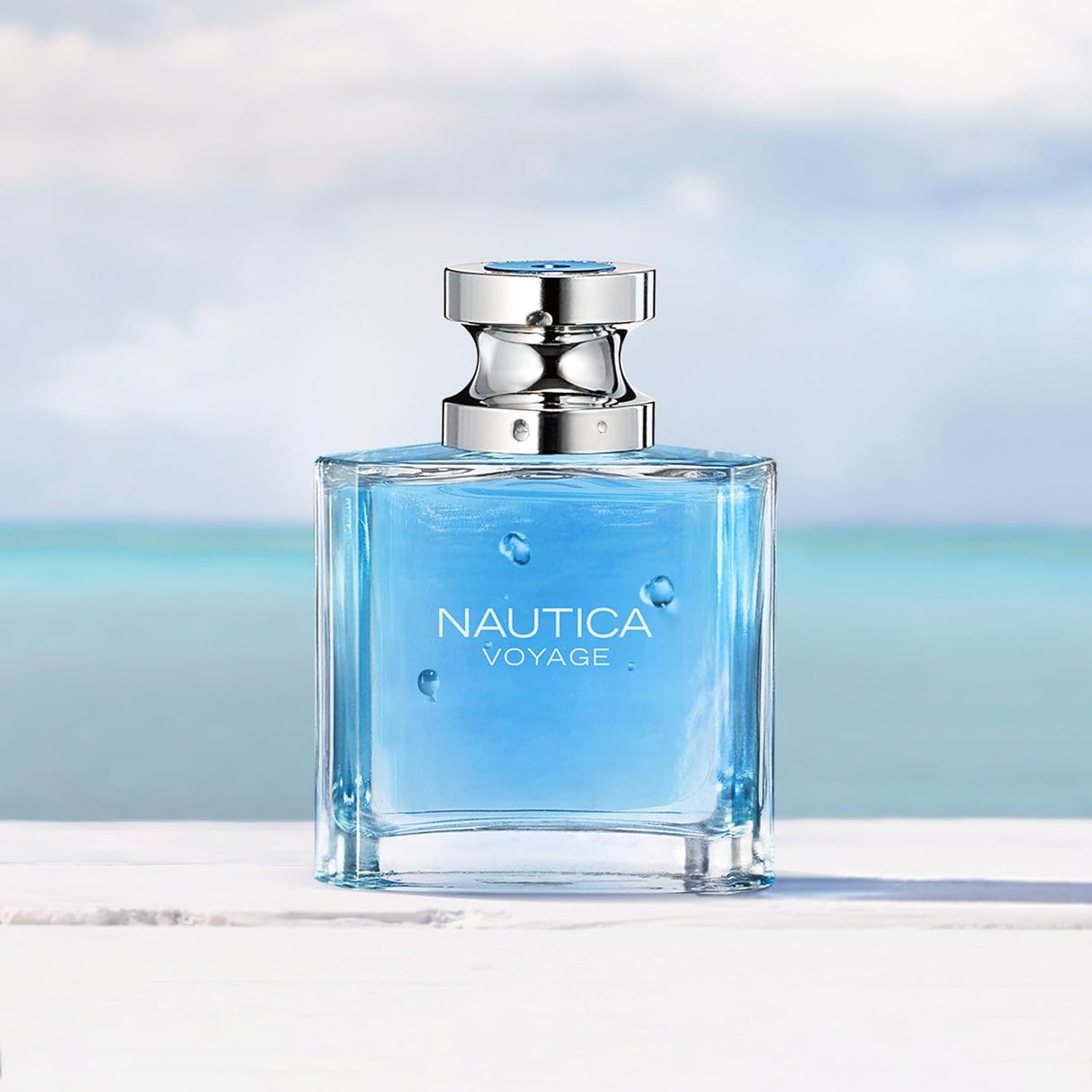 Nautica Voyage Eau De Toilette para hombre, aroma fresco, romántico y frutal, notas de madera y acuáticas de manzana, loto indio, madera de cedro y almizcle, ideal para uso diario, 3.3 fl oz (100 ml)