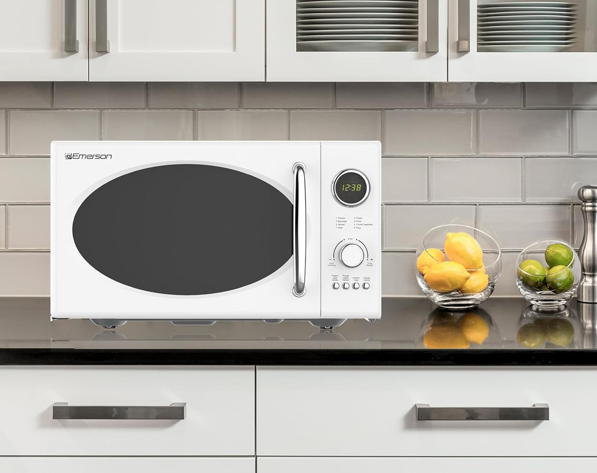 Microondas Compacto Emerson 0.9 Cu. Ft. MWRG0901W 800W Grill