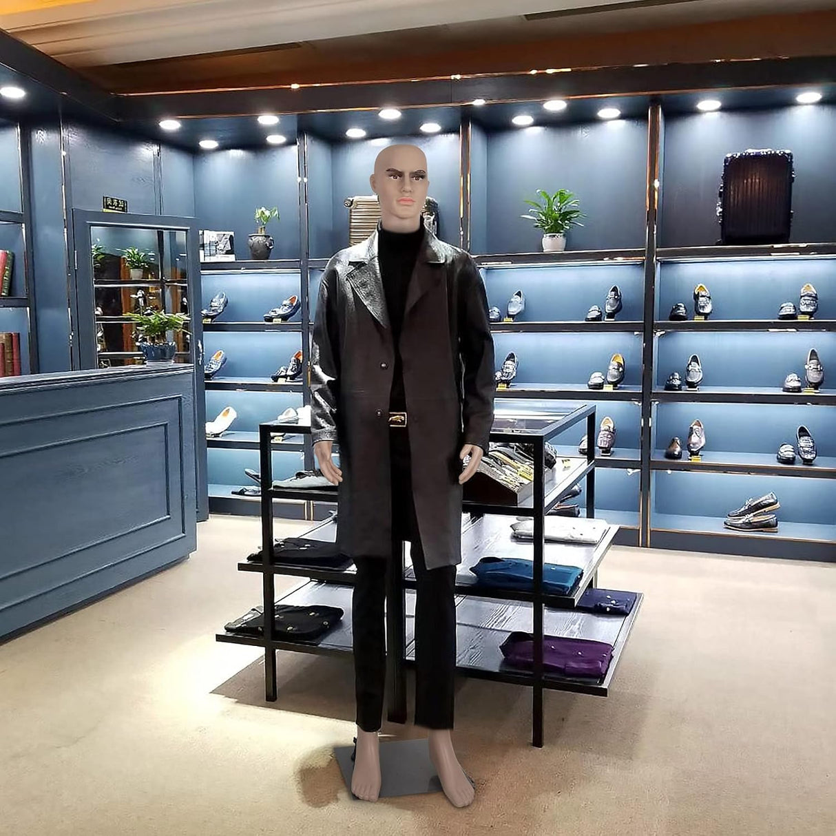 Maniquí Masculino Ajustable 73 con Base Metálica - Modelo Realista