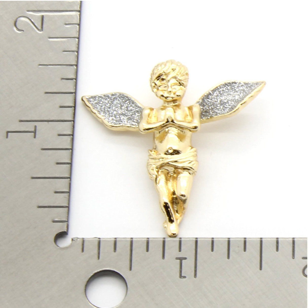 Colgante de ángel con alas doradas y estrellas plateadas