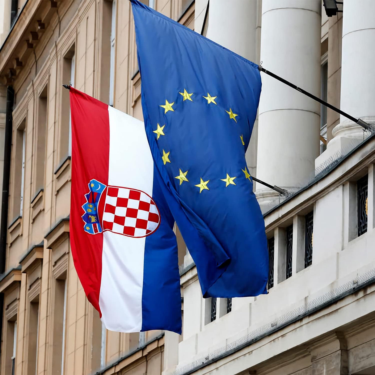 Bandera croata de alta calidad de 3 x 5 pulgadas Bordada