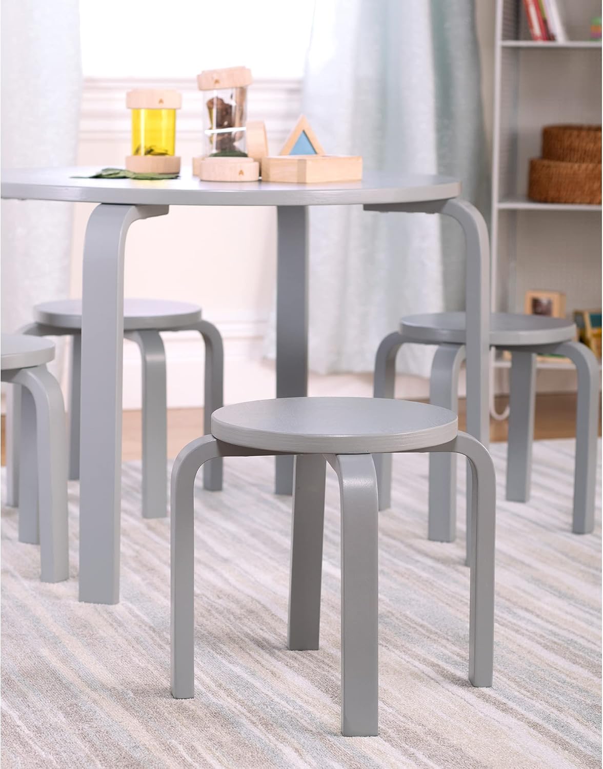 Juego de mesa y sillas nórdicas para niños pequeños gris