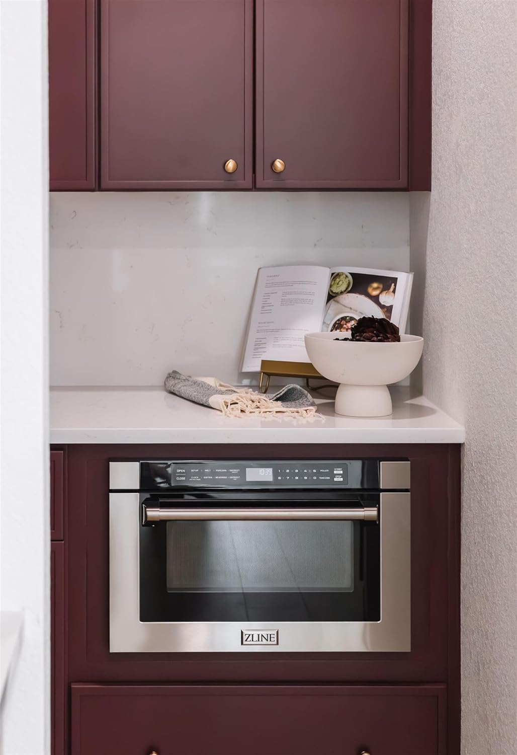 Microondas empotrado ZLINE 1.2 cu. ft. con manija tradicional